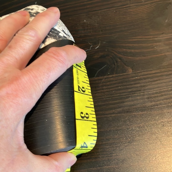 Size 9 White gray & black snake print Kendall and Kylie boots with 4 inch heels - Picture 9 of 12